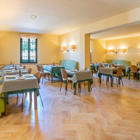Apartaments Suites Sant Jordi 몬트브리오델캄프 외부 사진