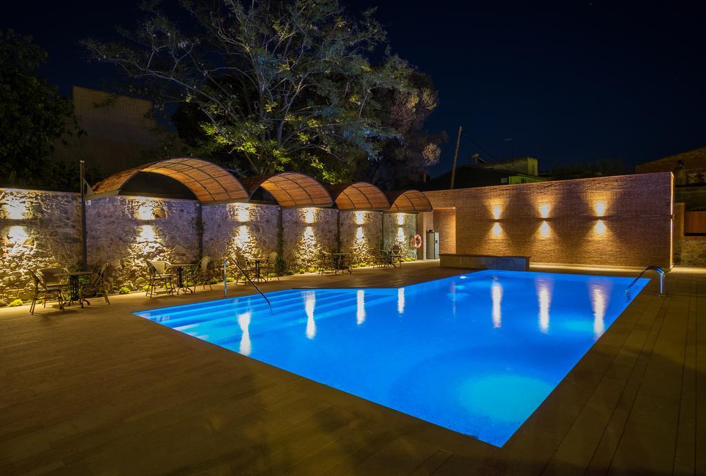 Apartaments Suites Sant Jordi 몬트브리오델캄프 외부 사진