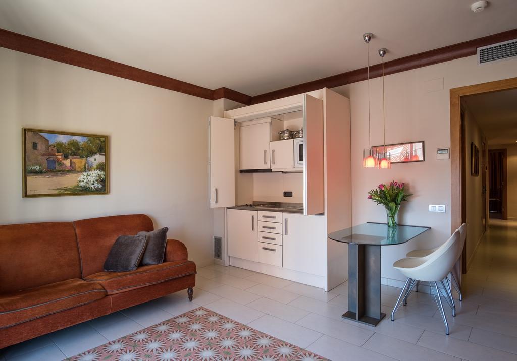 Apartaments Suites Sant Jordi 몬트브리오델캄프 외부 사진