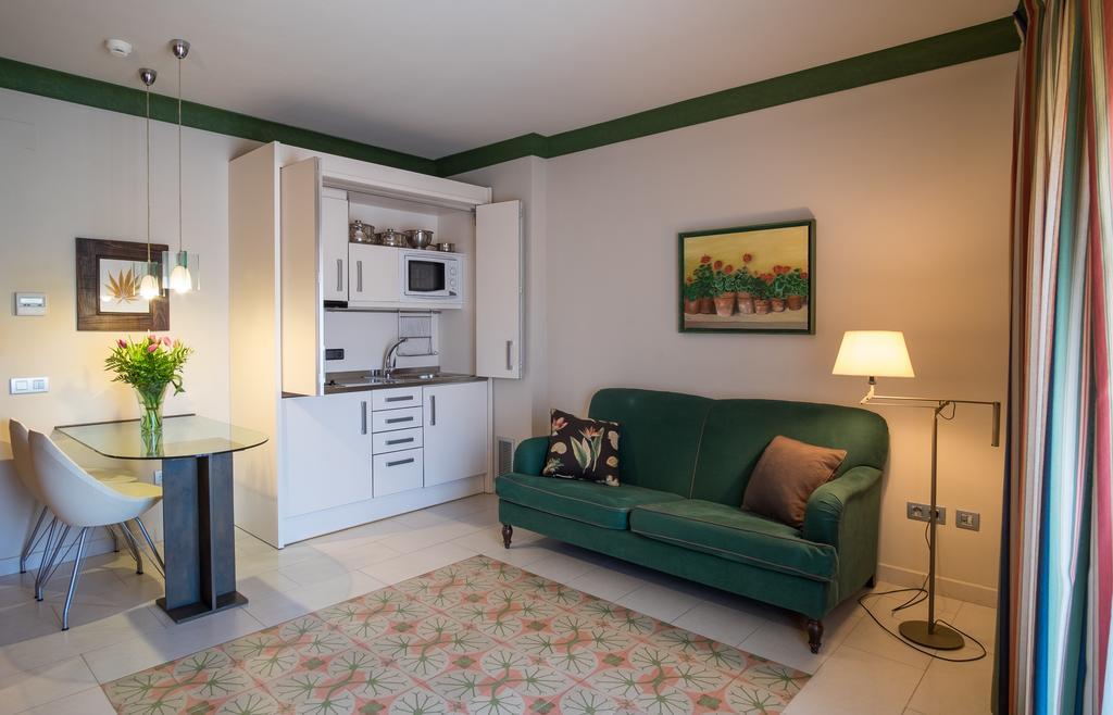 Apartaments Suites Sant Jordi 몬트브리오델캄프 외부 사진
