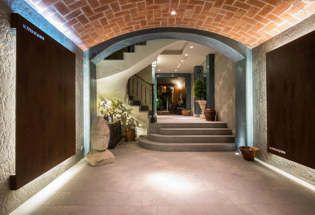 Apartaments Suites Sant Jordi 몬트브리오델캄프 외부 사진