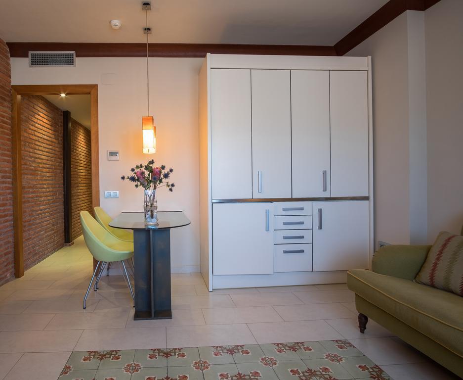Apartaments Suites Sant Jordi 몬트브리오델캄프 외부 사진