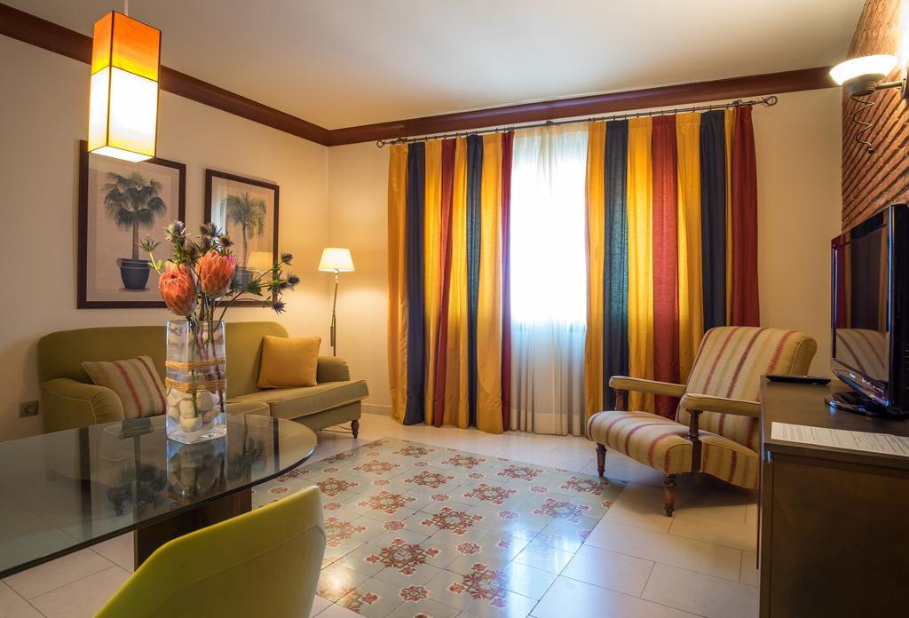 Apartaments Suites Sant Jordi 몬트브리오델캄프 외부 사진