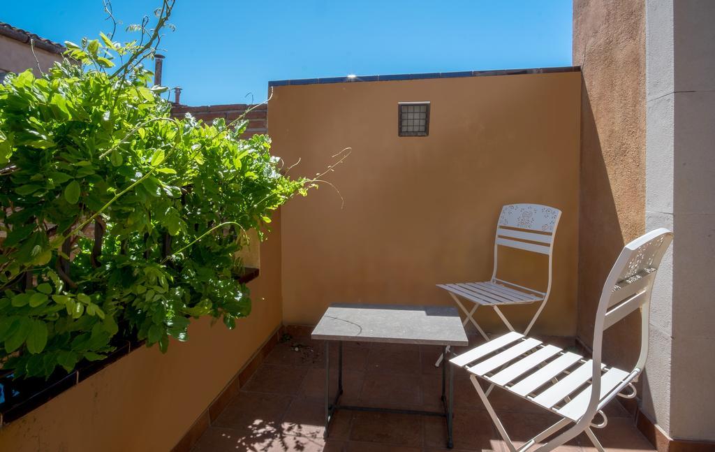 Apartaments Suites Sant Jordi 몬트브리오델캄프 외부 사진