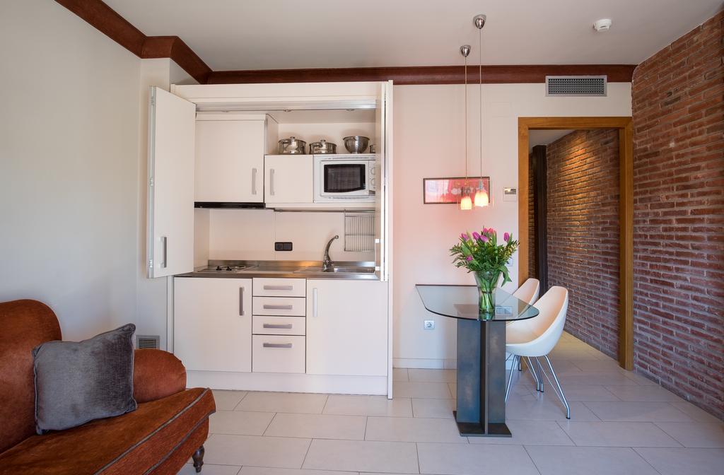 Apartaments Suites Sant Jordi 몬트브리오델캄프 외부 사진