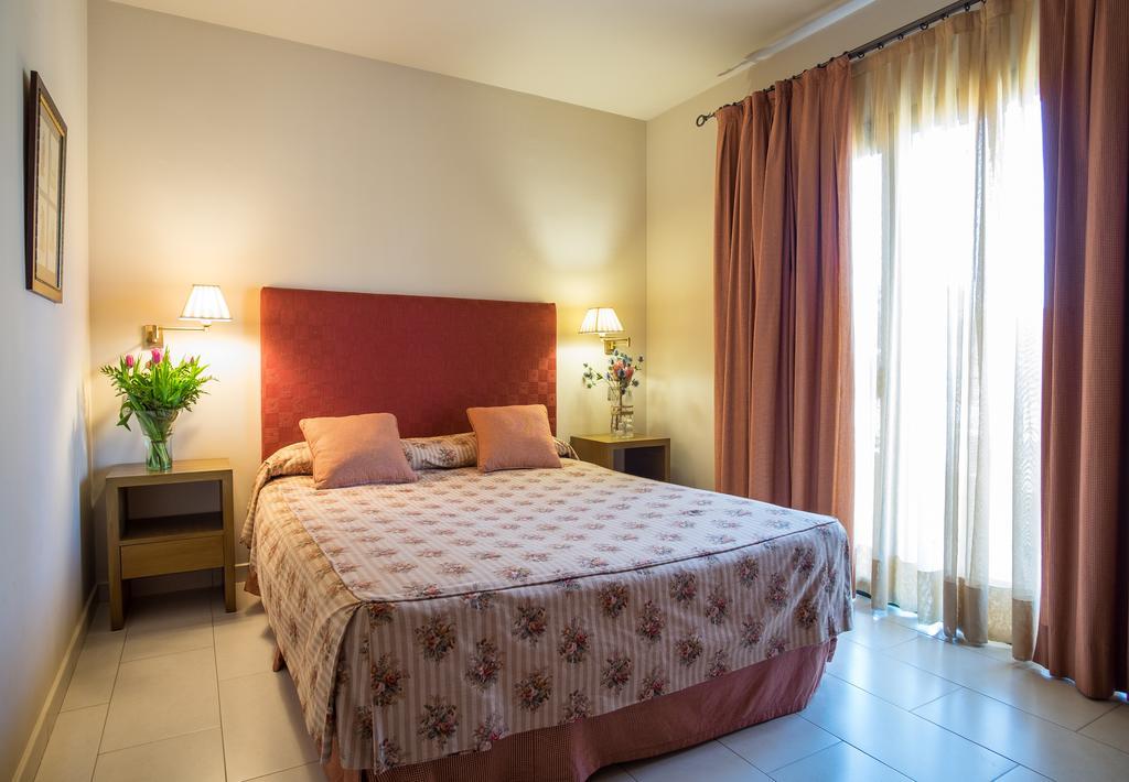 Apartaments Suites Sant Jordi 몬트브리오델캄프 외부 사진