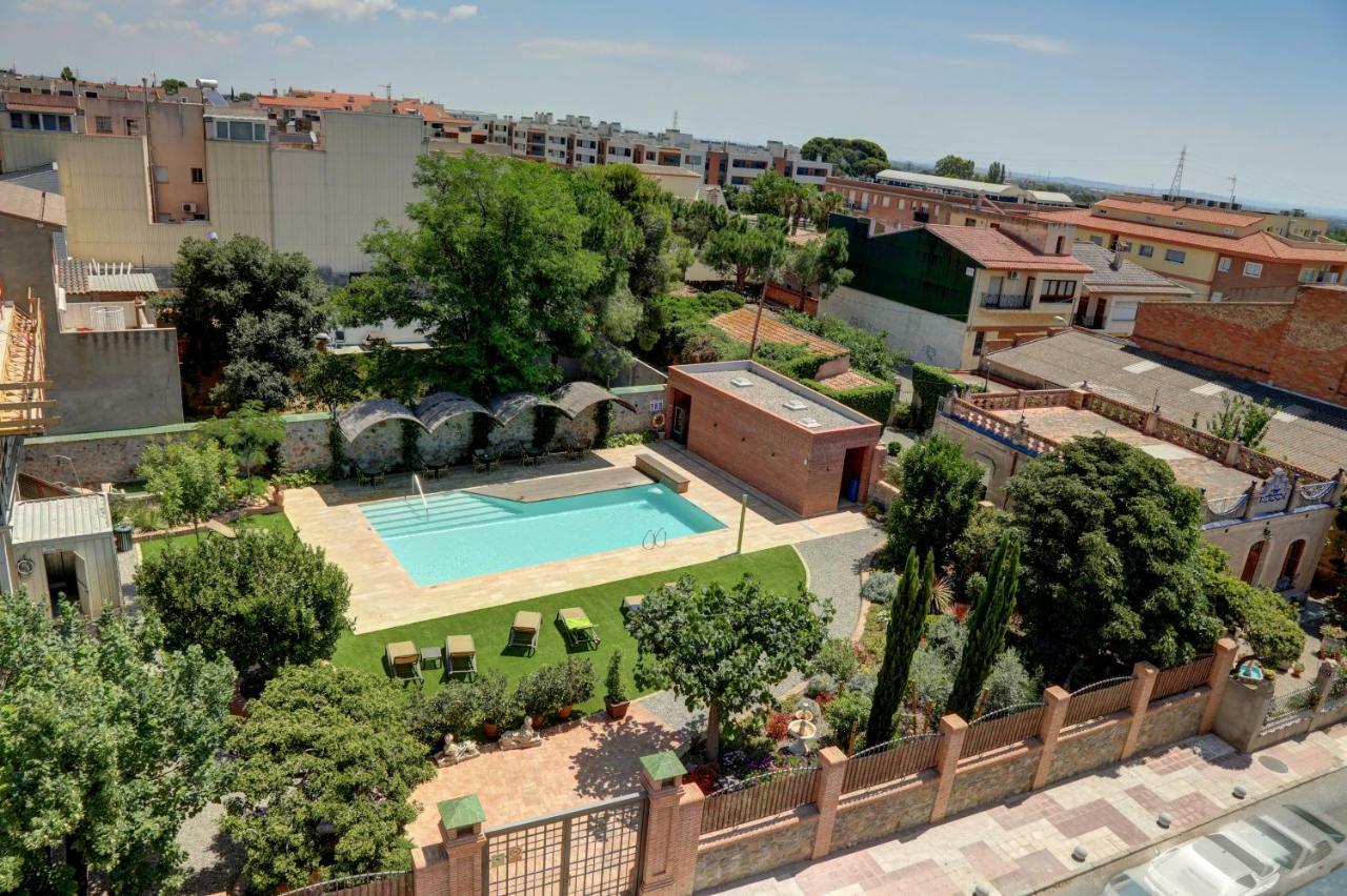 Apartaments Suites Sant Jordi 몬트브리오델캄프 외부 사진